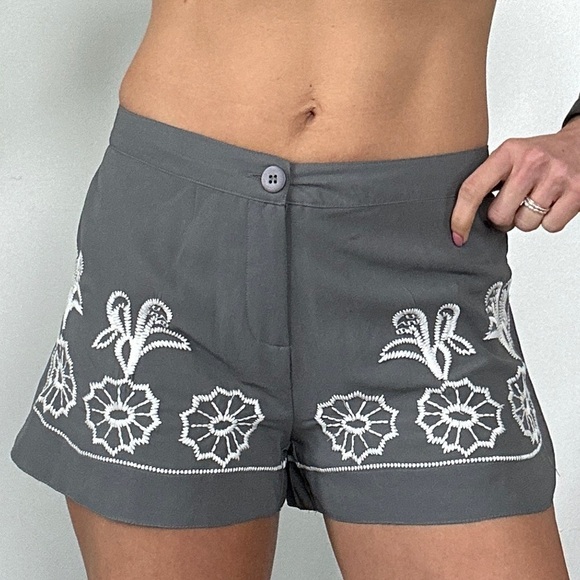 RD style Shorts Grey with white embroidery Size S 100% Polyester - Picture 2 of 6